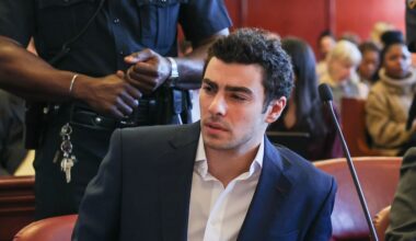 Judge bars federal prosecutors from seeking death penalty against Luigi Mangione