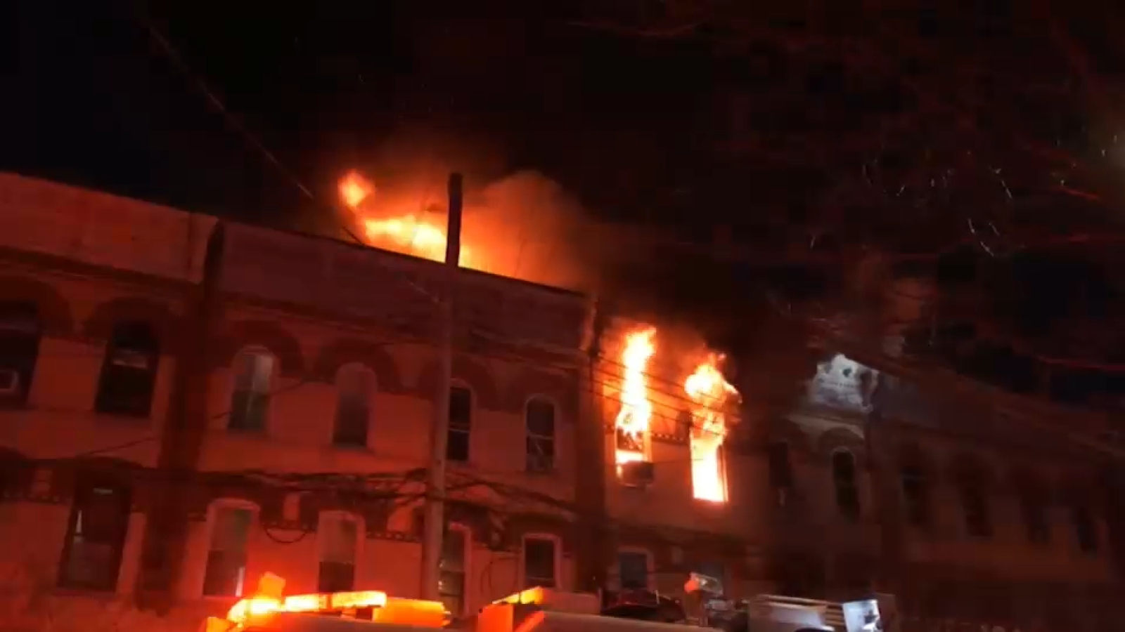 Red Cross assisting 60 displaced residents after Ridgewood, Queens fire injured 5 FDNY firefighters, 1 resident