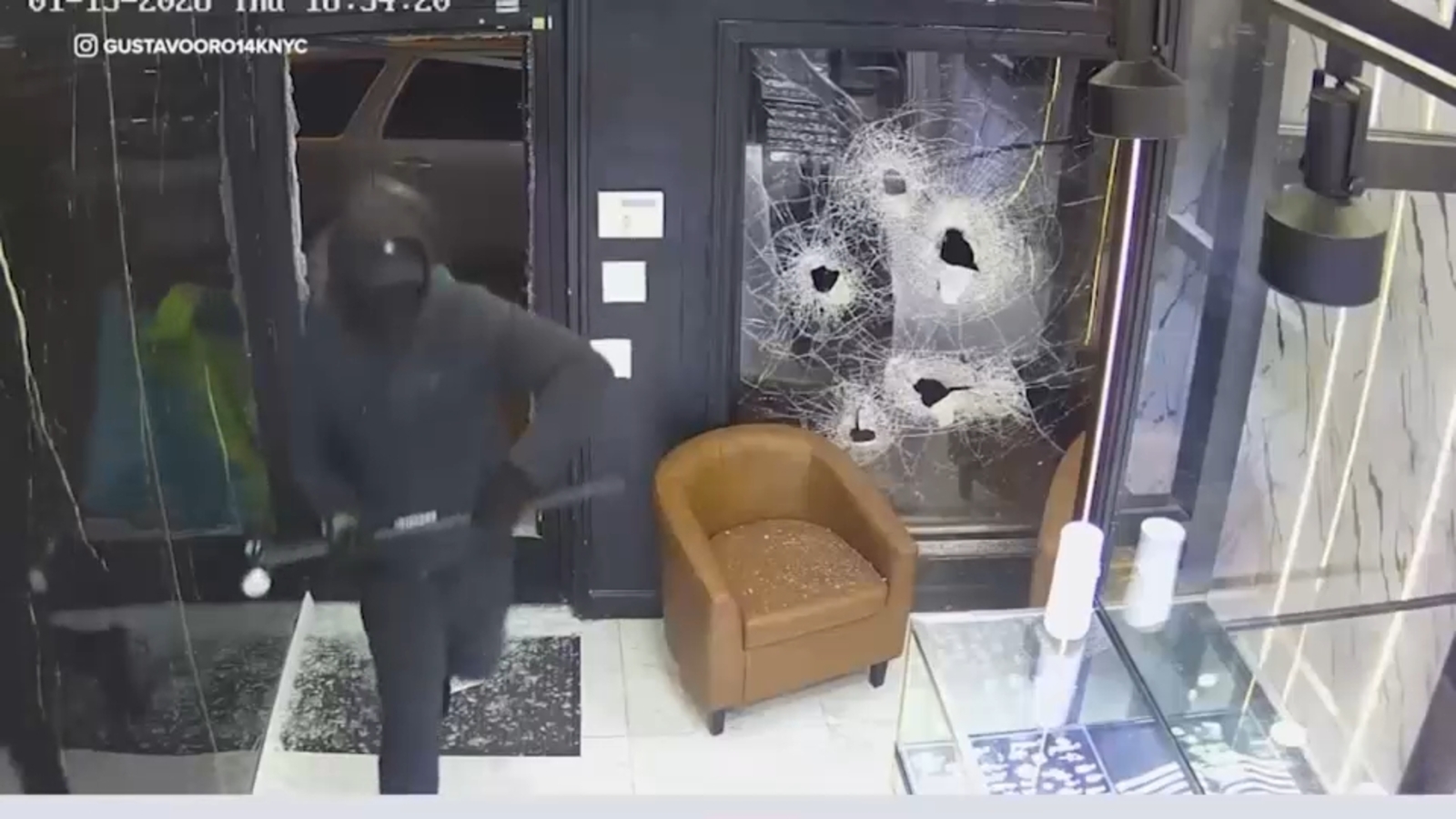 Jersey City smash and grab: Robbers take off with full inventory at jewelry store