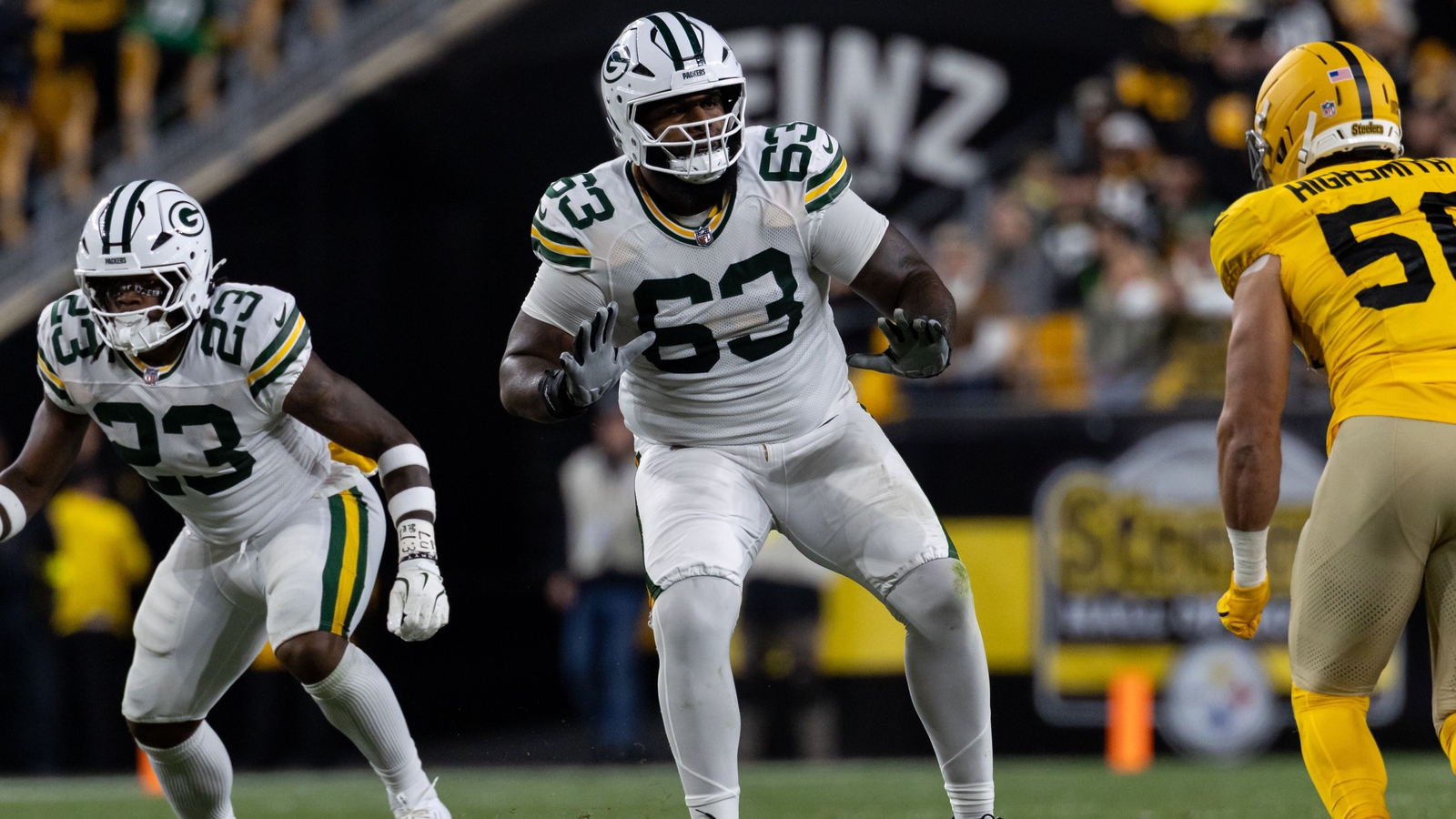 Green Bay Packers offensive tackle Rasheed Walker arrested on gun possession charge at LaGuardia Airport in New York City