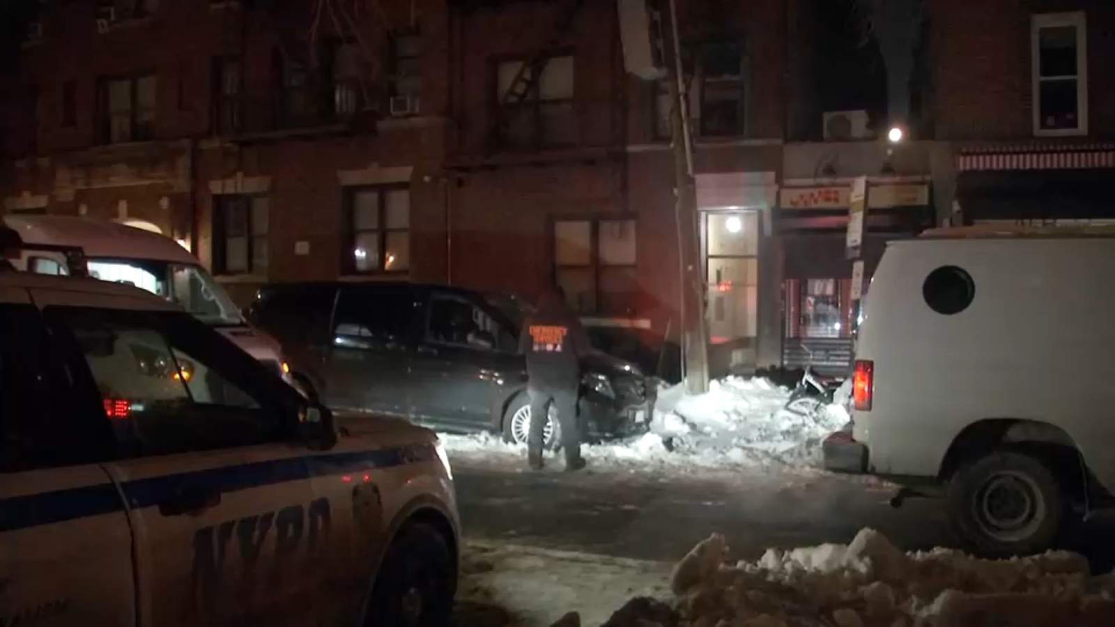 1 woman dead, another critically injured in Astoria, Queens apartment fire