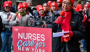 Nurses strike avoided at Brooklyn safety-net hospitals as unions, execs reach tentative agreements • Brooklyn Paper