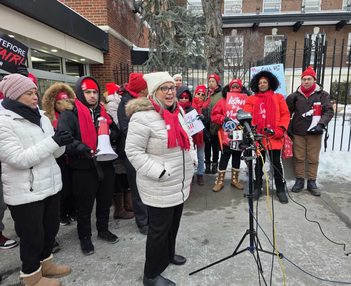Bronx Council Members Eric Dinowitz and Shirley Aldebol visit picket line as Nurses Strike enters week three – Bronx Times