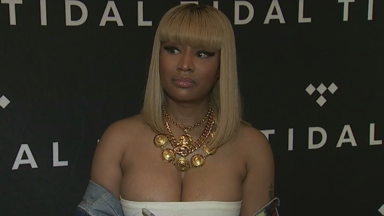 Nicki Minaj surprises fans in Manhattan