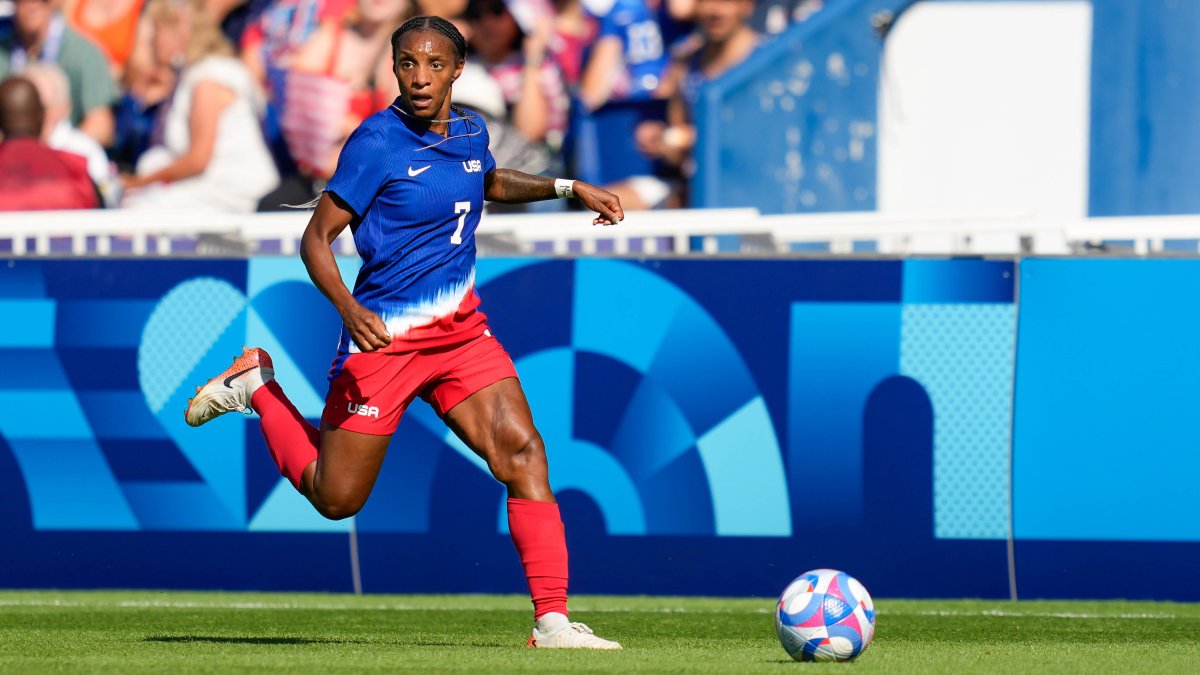 USWNT star Crystal Dunn announces retirement from soccer at 33 – NBC New York