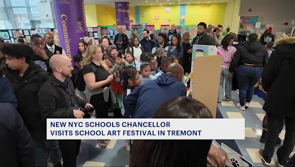 News 12 | Brooklyn | NYC Public Schools chancellor attends District 10 Arts Festival in Tremont