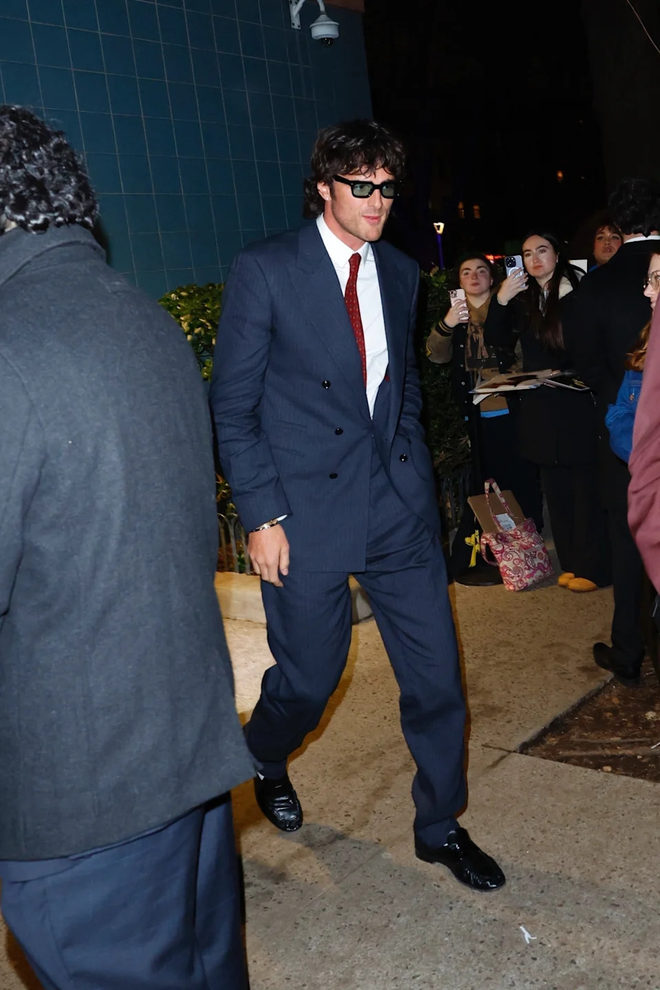 Elordi looked dapper in a blue suit. T.JACKSON / BACKGRID