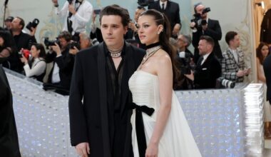 The National Desk dark theme brand icon