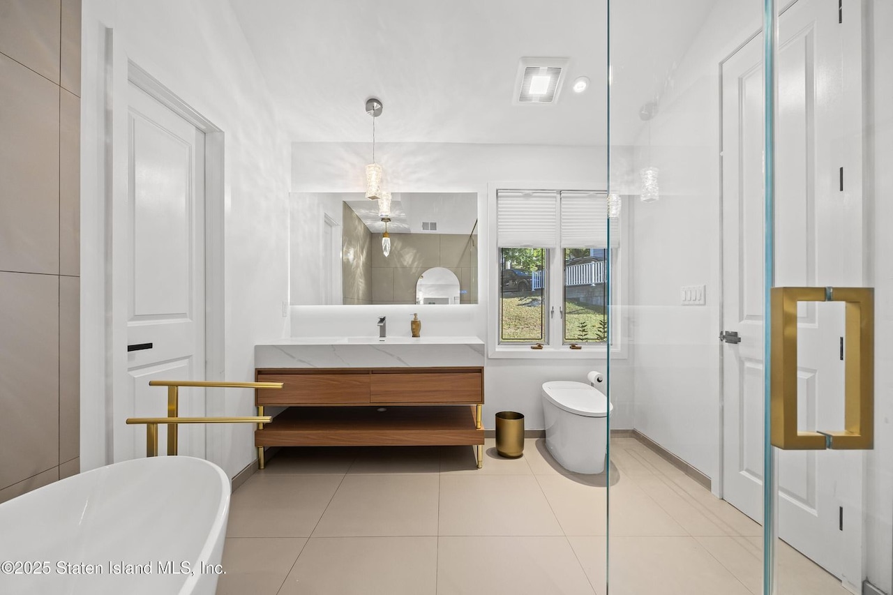 2 Wards Point Avenue