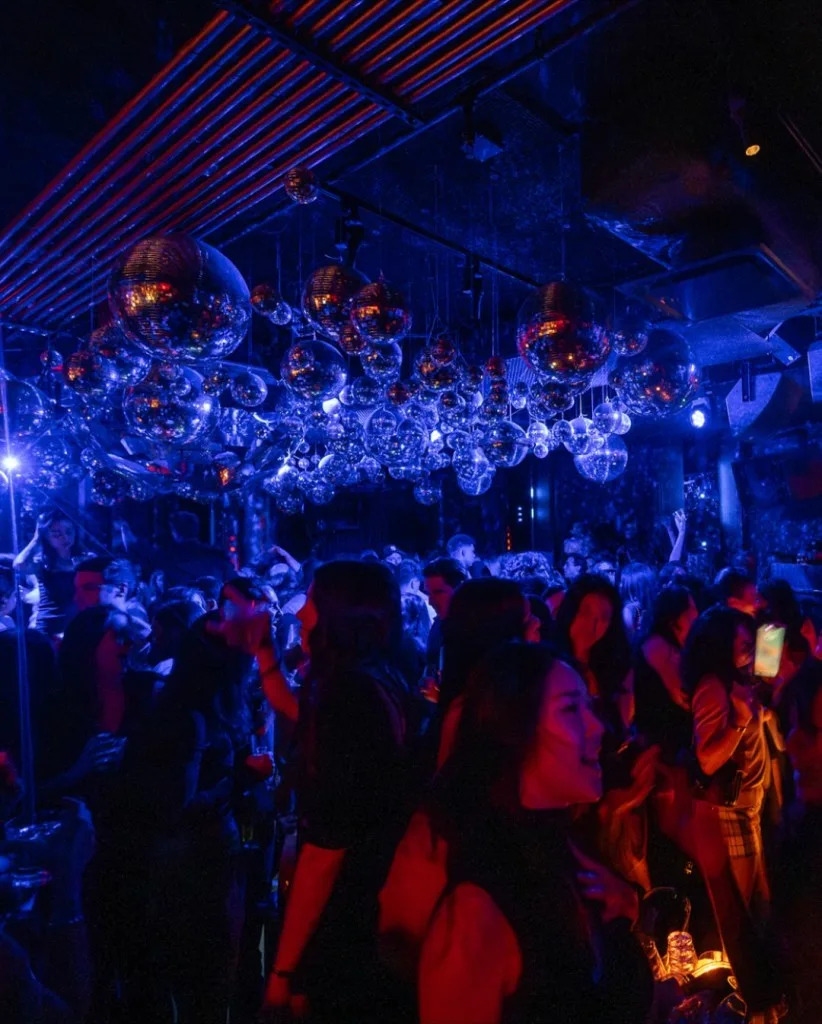 “They definitely were close, chatting in each other’s ear, and she had her arms around him,” the source said. loosiesnyc/Instagram