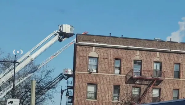 News 12 | Brooklyn | 'I'm still shaking.' 2 people injured in Bay Ridge apartment fire, according to FDNY