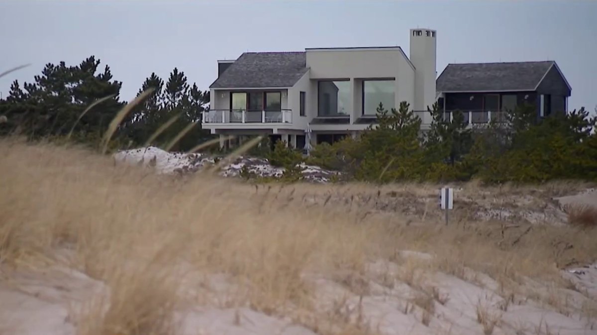 Southampton to buy $25M mansion for beach teardown job – NBC New York