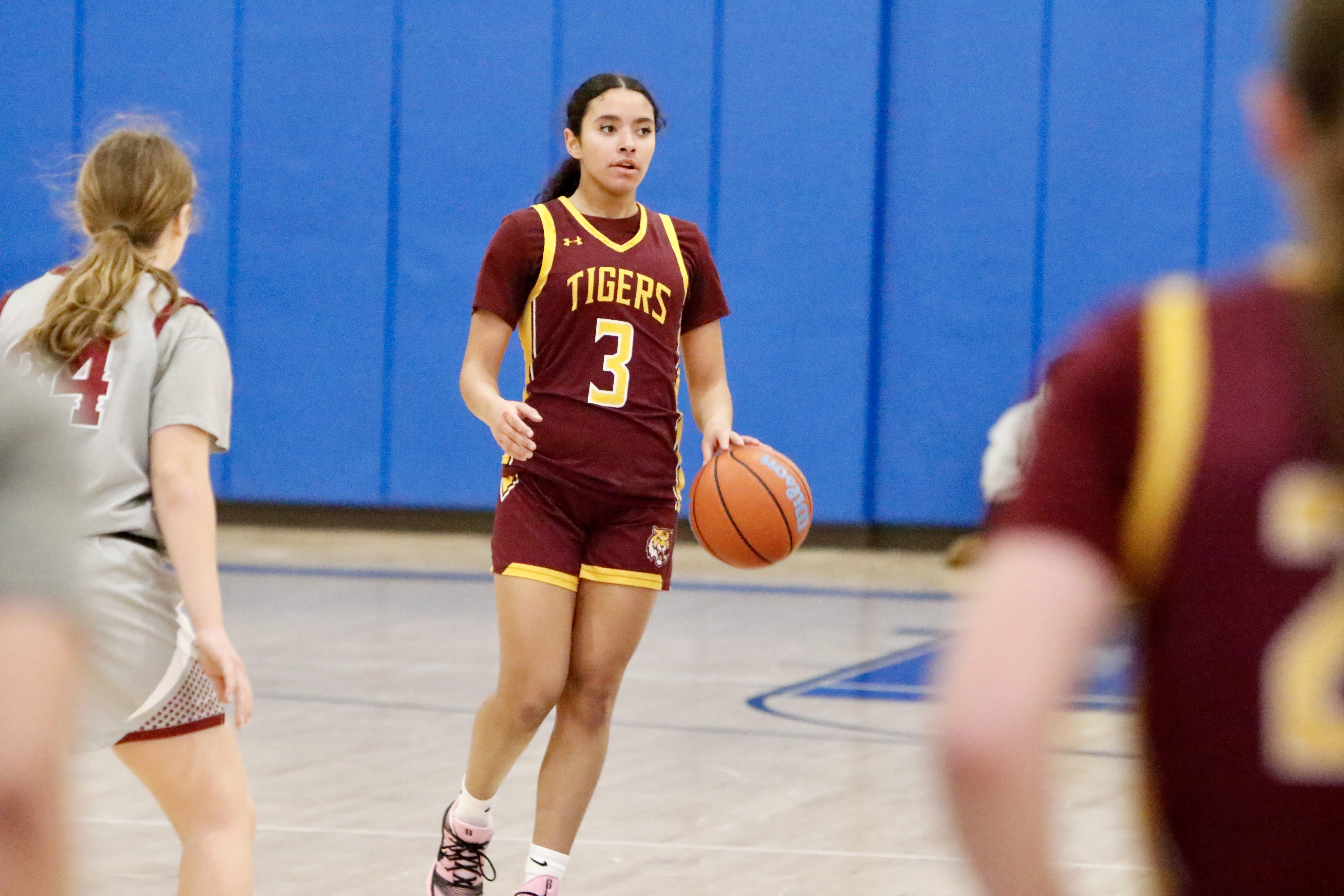 Staten Island Academy's Alyssa Lopez handles the ball during a Borough President's Cup quarterfinal meeting vs. Curtis on Jan. 27, 2025.