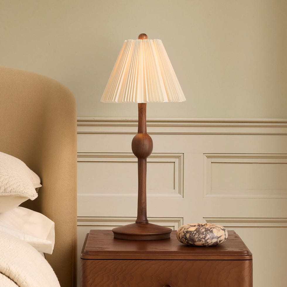 Ribbed Wood Table Lamp (20”)