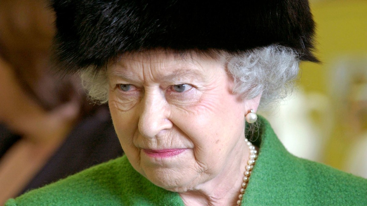 Queen Elizabeth's 5-word response after being caught throwing shoes at Prince Philip