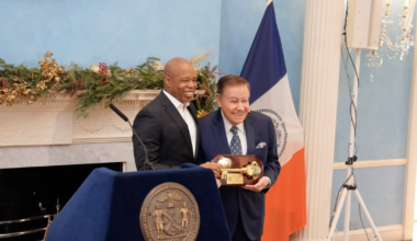 Adams gives key to NYC to Bronx Jewish Hall of Fame member Marvin Scott  | JNS