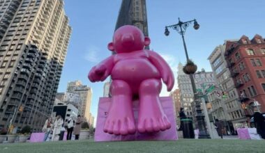 "Mr. Pink" art installation adds color, whimsy to NYC's Flatiron District | News