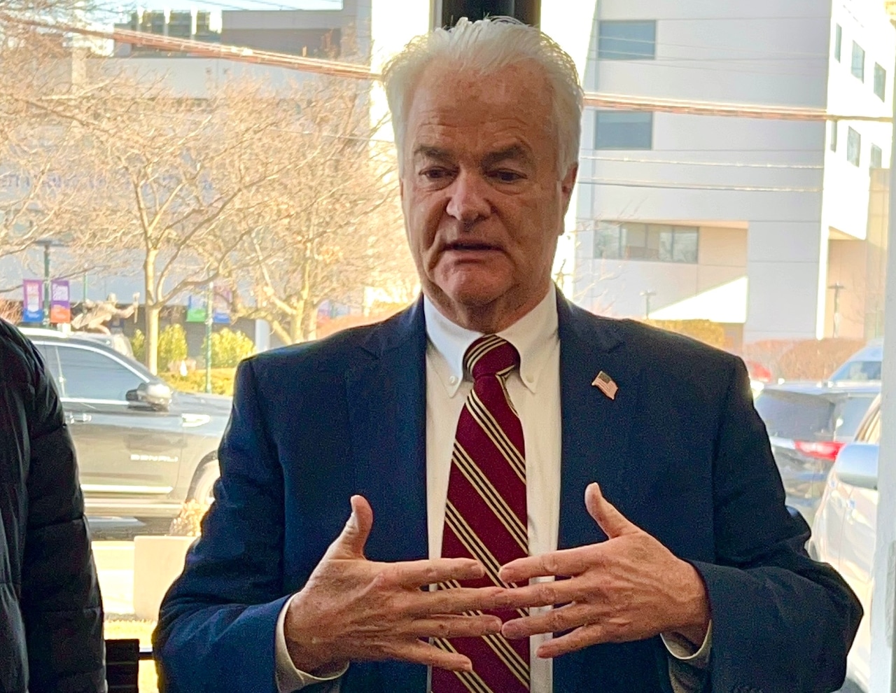 McMahon speaks at ribbon cutting