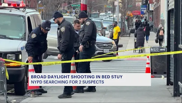 News 12 | Brooklyn | NYPD searches for suspects after man shot in broad daylight in Bed-Stuy
