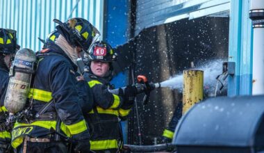 Four-alarm Brooklyn fire rips through warehouse on the waterfront – amNewYork