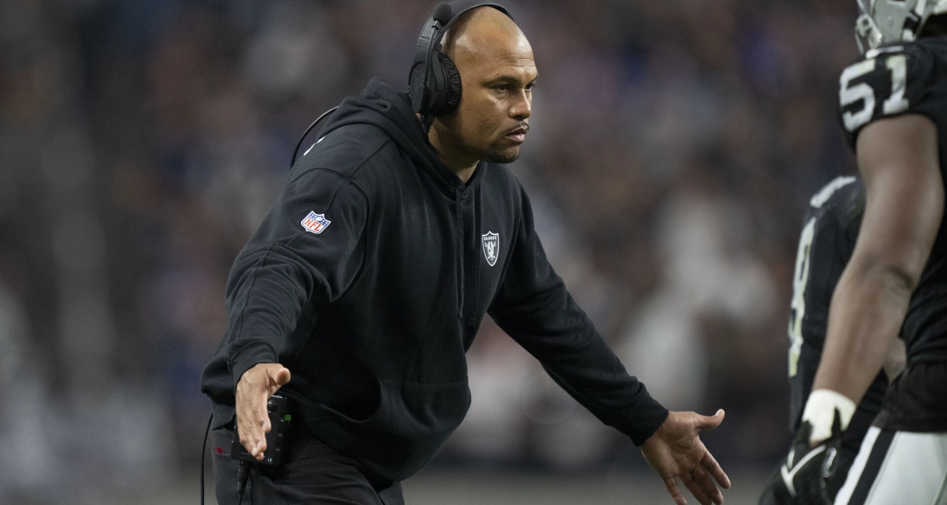 New York Giants to interview Antonio Pierce for vacant coaching job