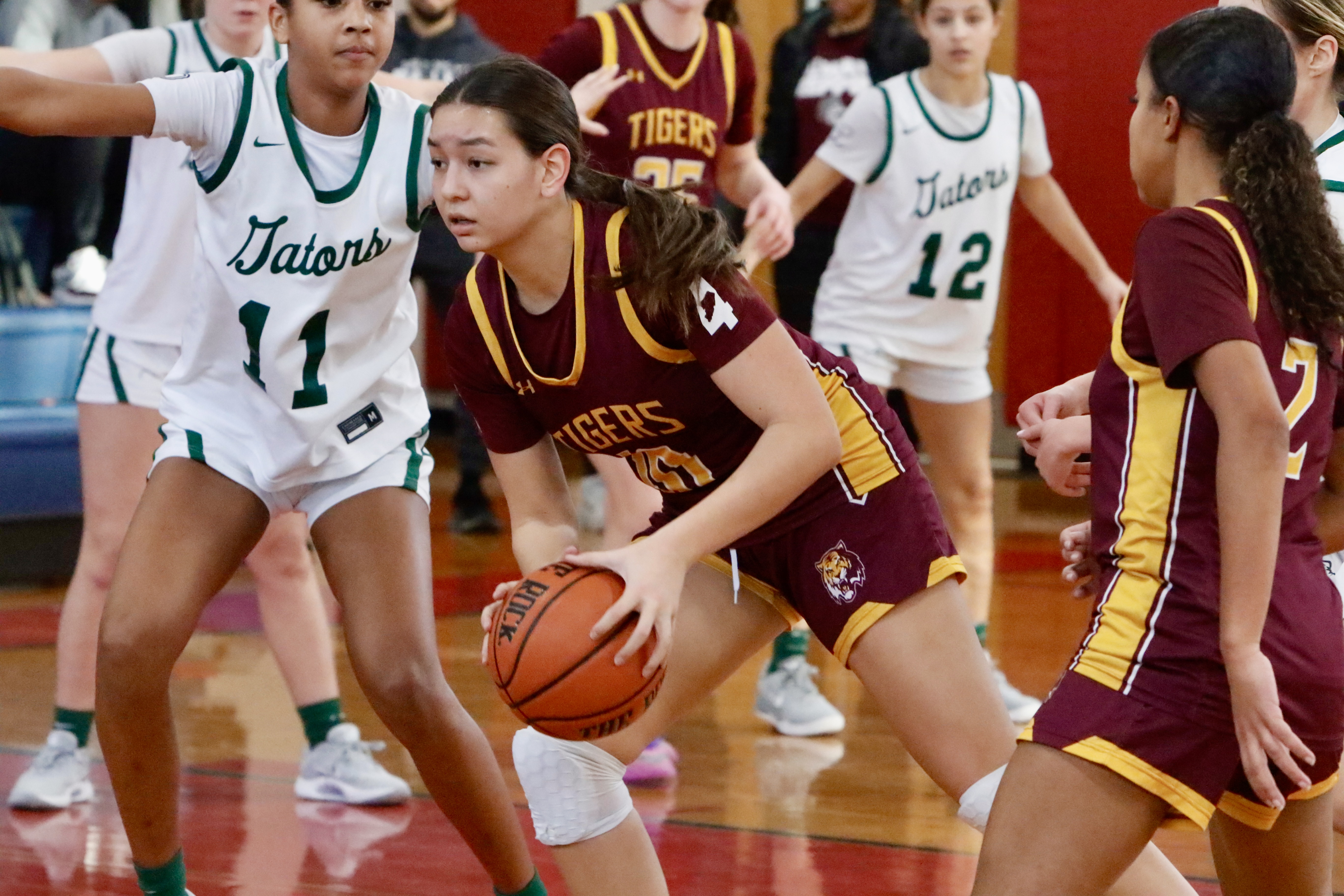 Staten Island Academy's Valentina Li looks to get into the lane during a Borough President's Cup matchup vs. Notre Dame Academy on Jan. 24, 2026.