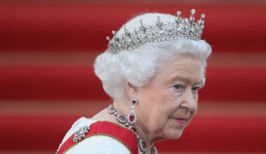 Why Queen Elizabeth's Monument Won’t Feature Her on Horseback