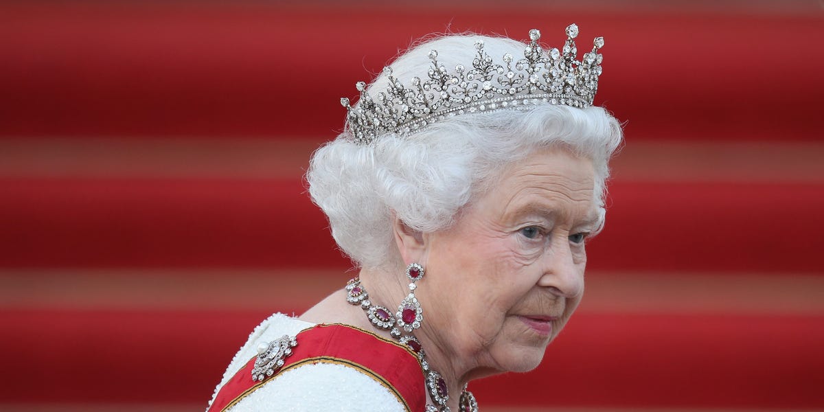 Why Queen Elizabeth's Monument Won’t Feature Her on Horseback