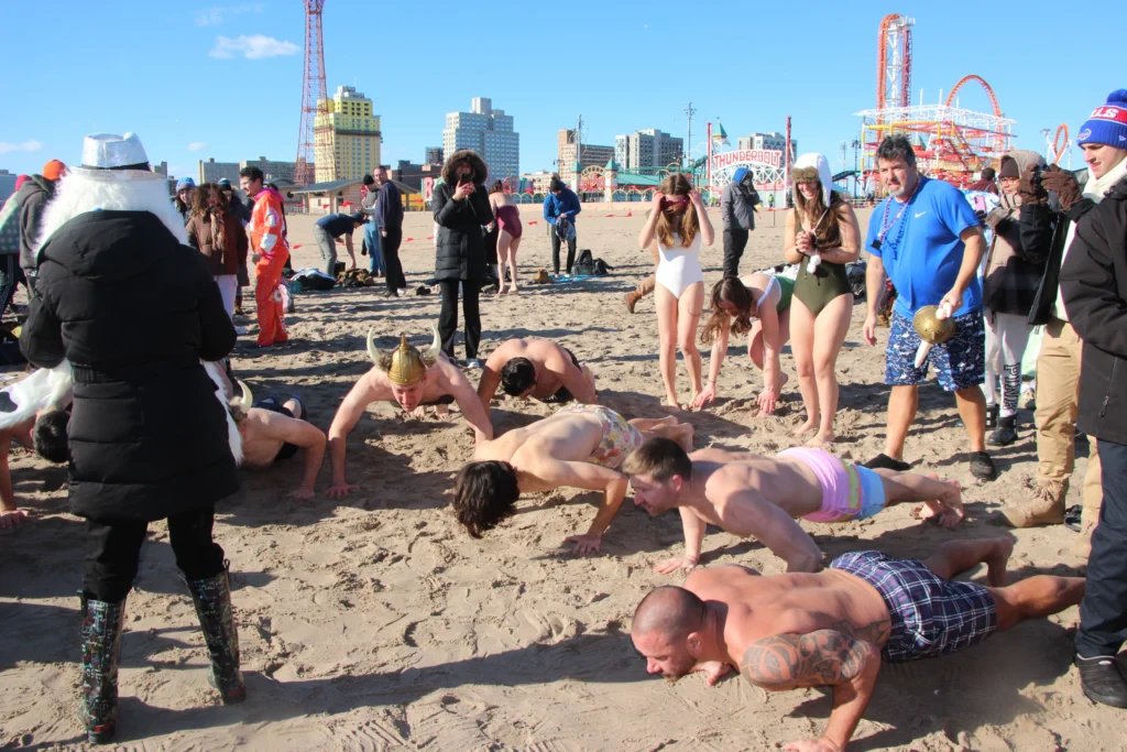 Pushups pre-plunge. Brooklyn Eagle photo by Mario Belluomo