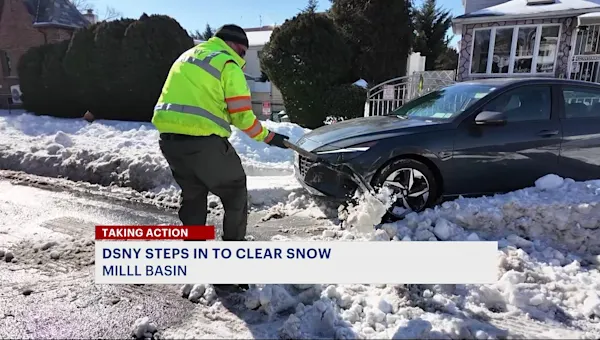 News 12 | Brooklyn | Days after storm, Brooklyn seniors still struggle to dig out cars