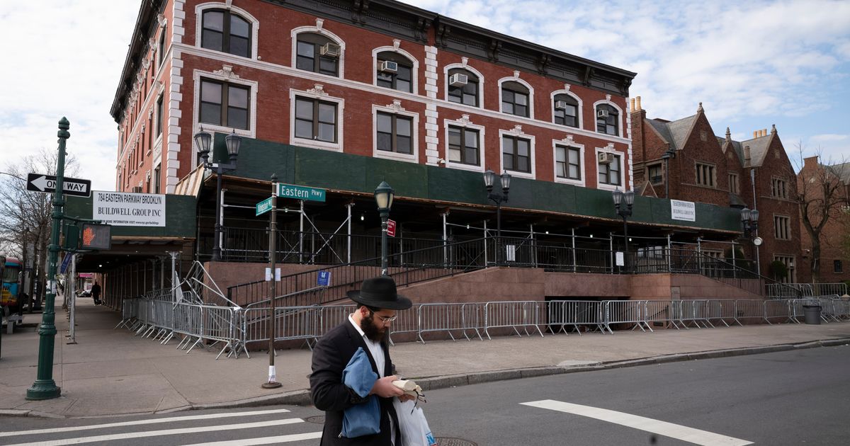 Car rams into Chabad headquarters in New York City, damaging doors :: WRAL.com