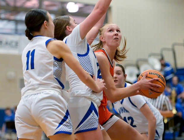 St. Charles East's Brooklyn Schilb (5) works for an open to score against Geneva during a DuKane conference game in Geneva on Thursday, Jan. 15, 2026. (Mark Black / for the Beacon-News)