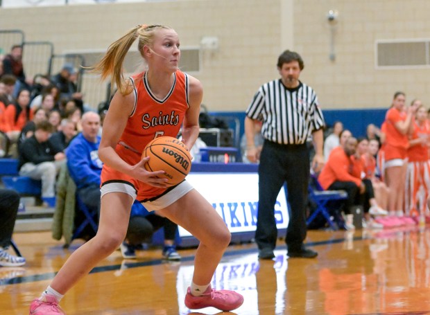 St. Charles East's Brooklyn Schilb (5) looks for an open against Geneva during a DuKane conference game in Geneva on Thursday, Jan. 15, 2026. (Mark Black / for the Beacon-News)