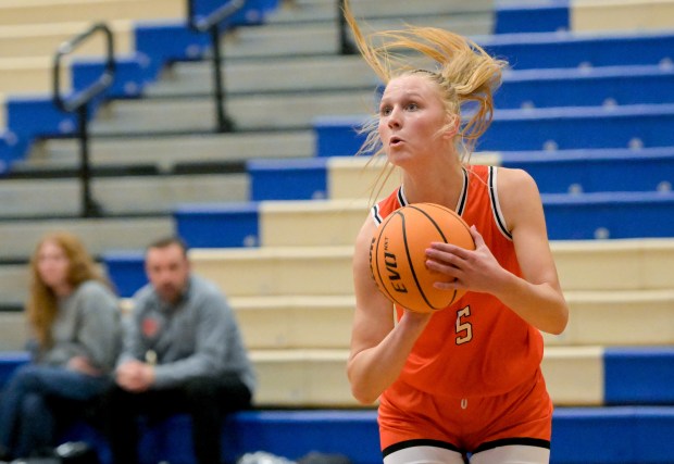 St. Charles East's Brooklyn Schilb (5) shoots a 3 point shot against Geneva during a DuKane conference game in Geneva on Thursday, Jan. 15, 2026. (Mark Black / for the Beacon-News)