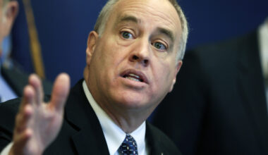 New York State Comptroller Thomas DiNapoli during a news conference in 2016. Photo: Mike Groll/AP