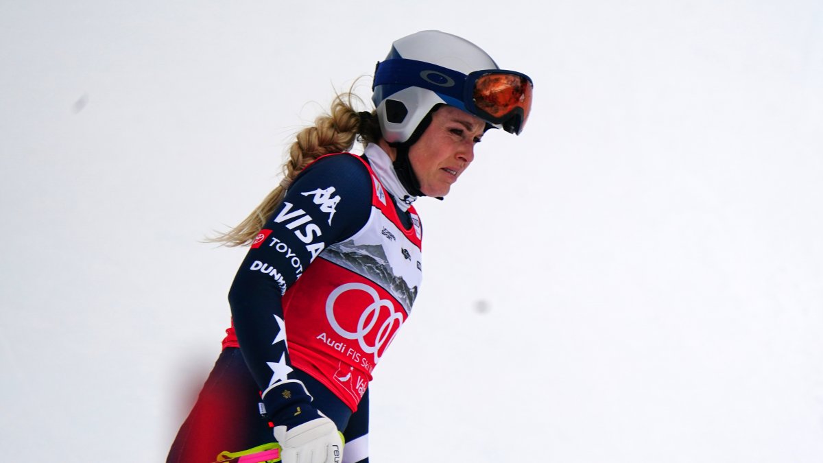 Lindsey Vonn crashes in final race before Winter Olympics – NBC New York
