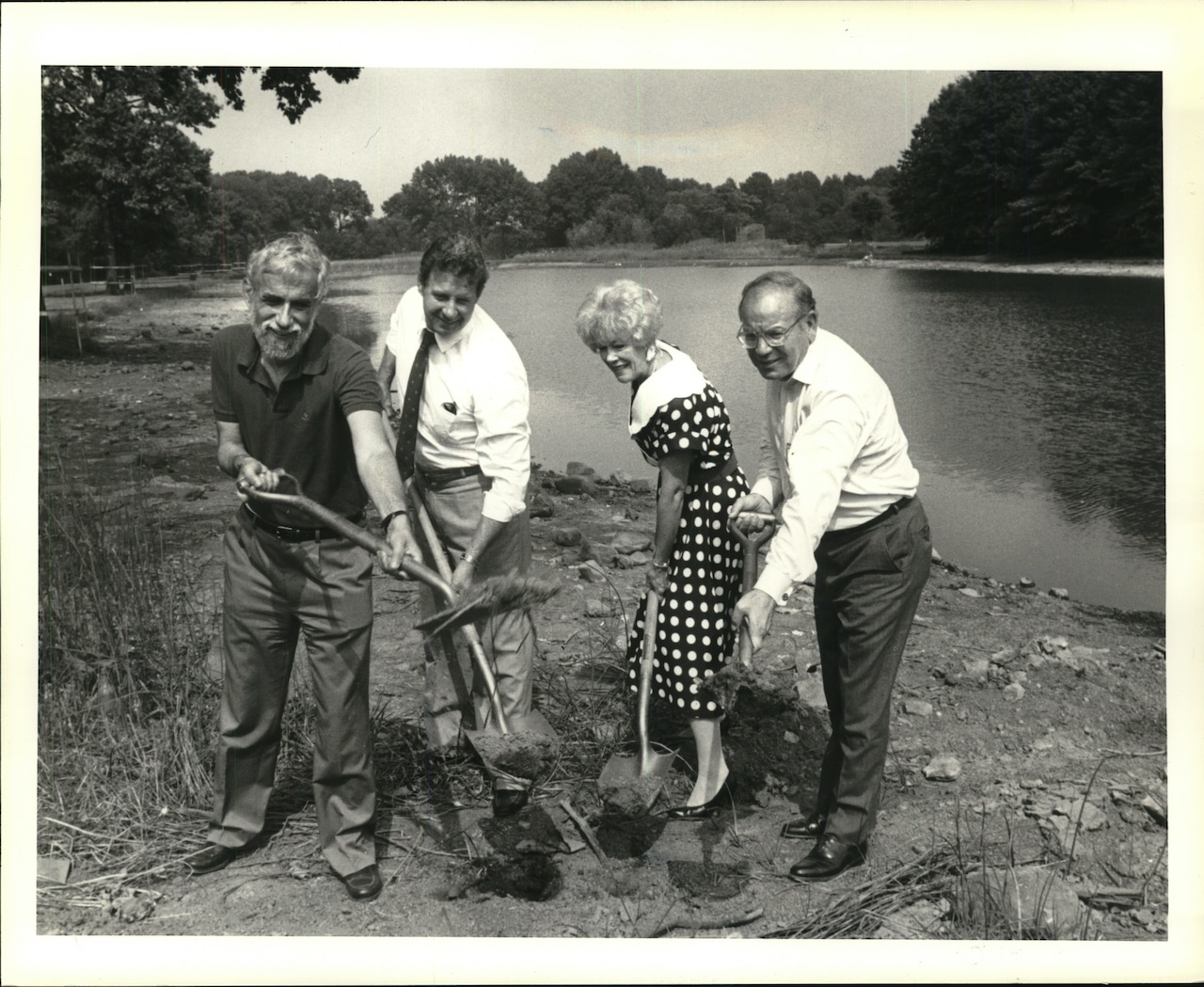 1989 Press Photo Parks Commissioner Henry Stern, Joseph M. Curran Jr., and public officials at Willowbrook Park