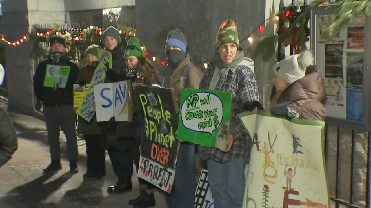 Brooklyn waterfront tower plan splits Greenpoint