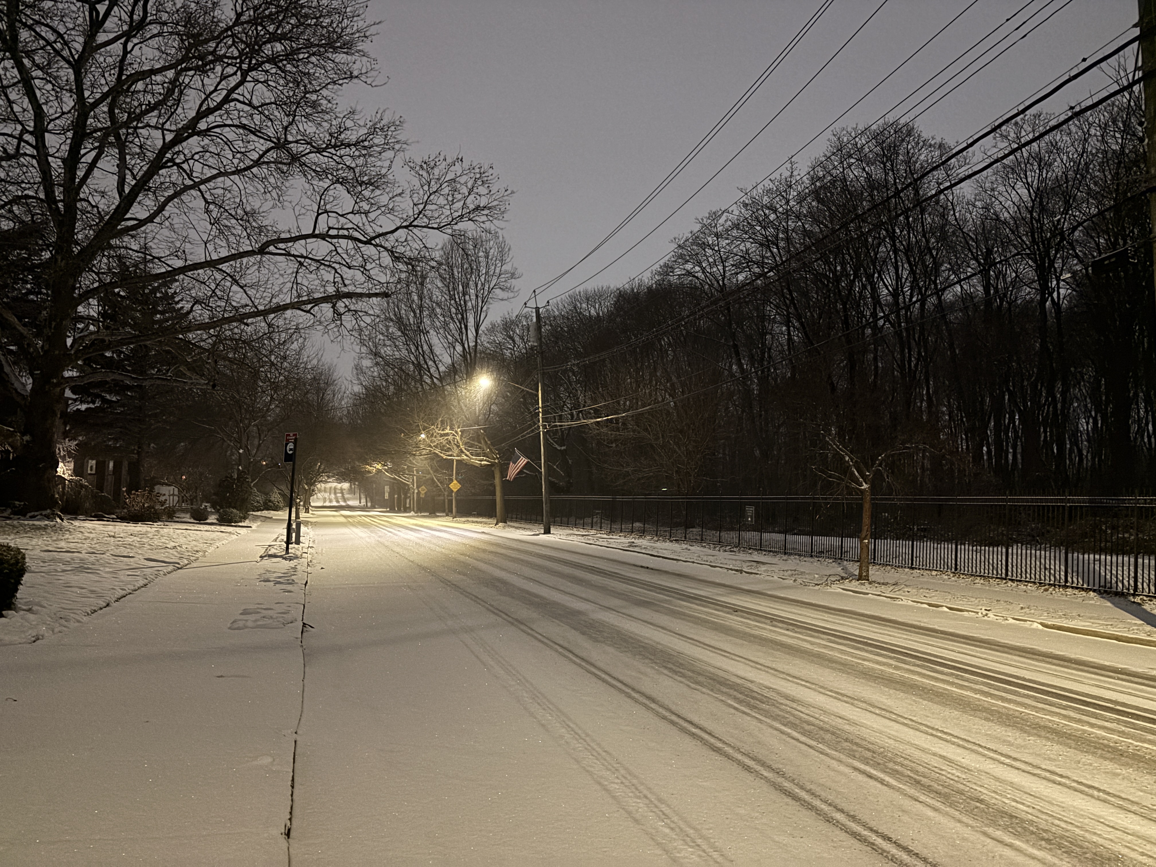 Here's what the snow looked like in Randall Manor on Henderson Avenue at 6:15 a.m on Sunday, Jan. 25, 2026.