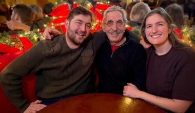In a Corner Banquette, a Family Says Goodbye to Café Un Deux Trois in Times Square