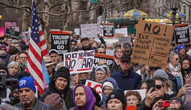 Thousands march in Midtown against ICE and Trump days after Minneapolis killing of Renee Good – amNewYork