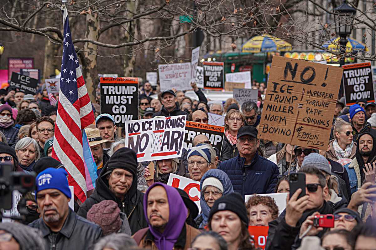 Thousands march in Midtown against ICE and Trump days after Minneapolis killing of Renee Good – amNewYork