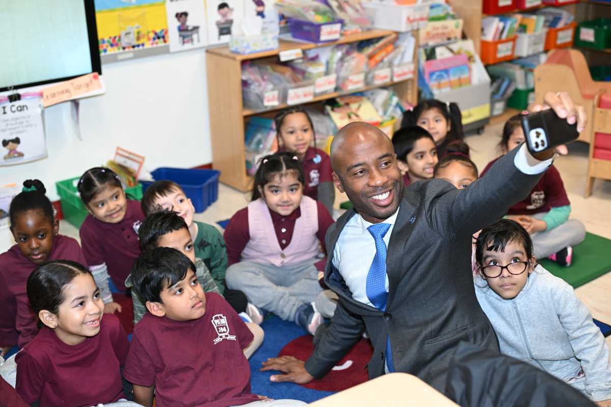 Newly appointed NYC Schools Chancellor Kamar Samuels visits Bronx school where he began teaching career – Bronx Times