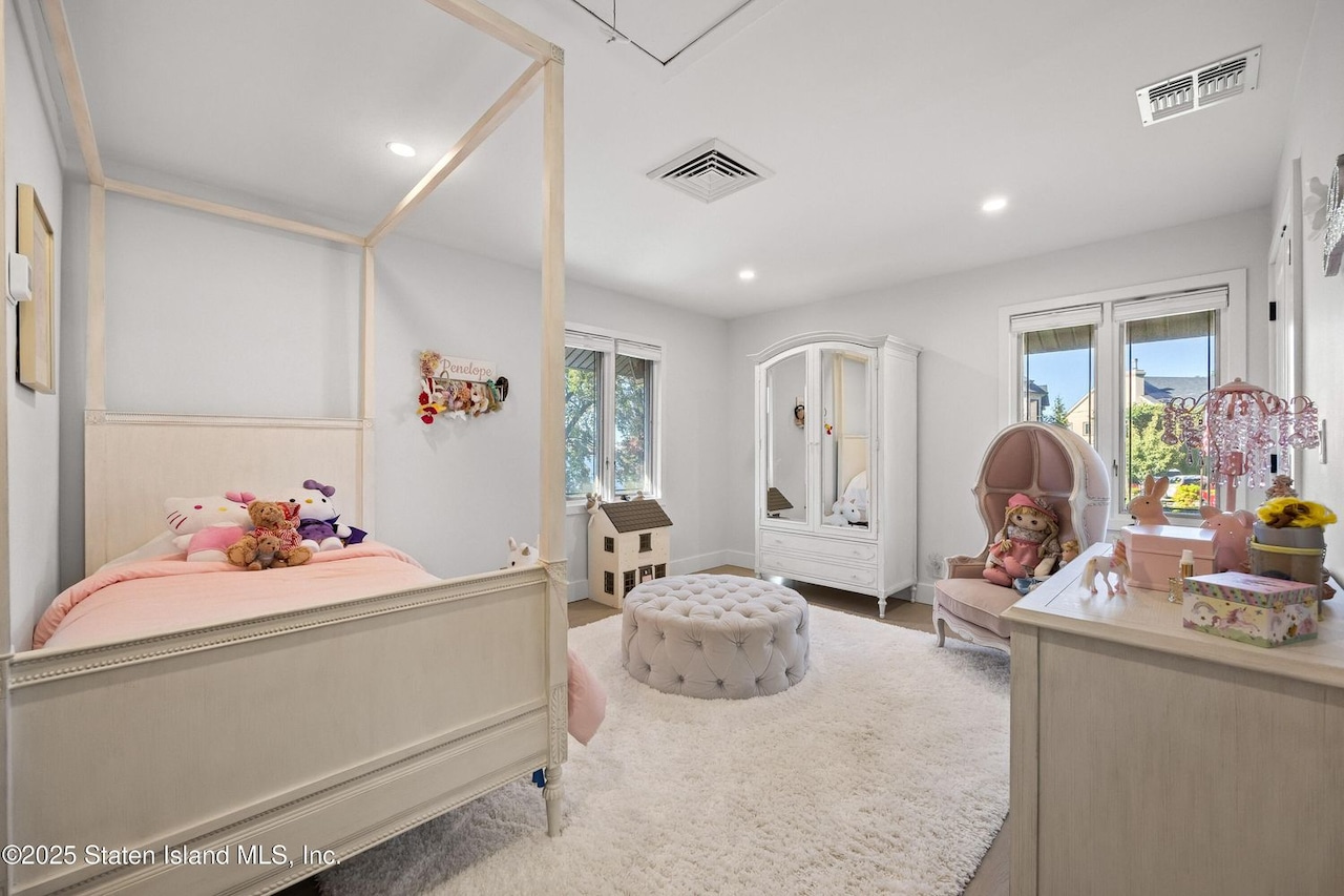 2 Wards Point Avenue