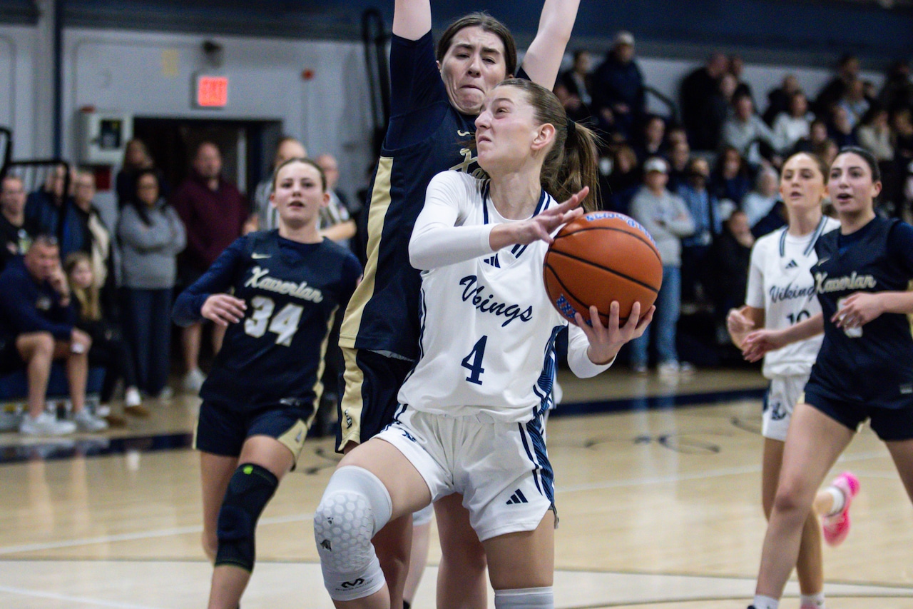 Xaverian comes from behind to down Sea, 55-51
