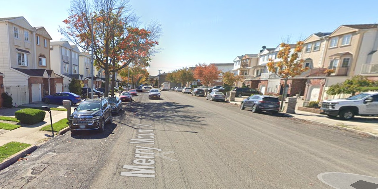 Staten Island house fire: FDNY extinguishes basement blaze