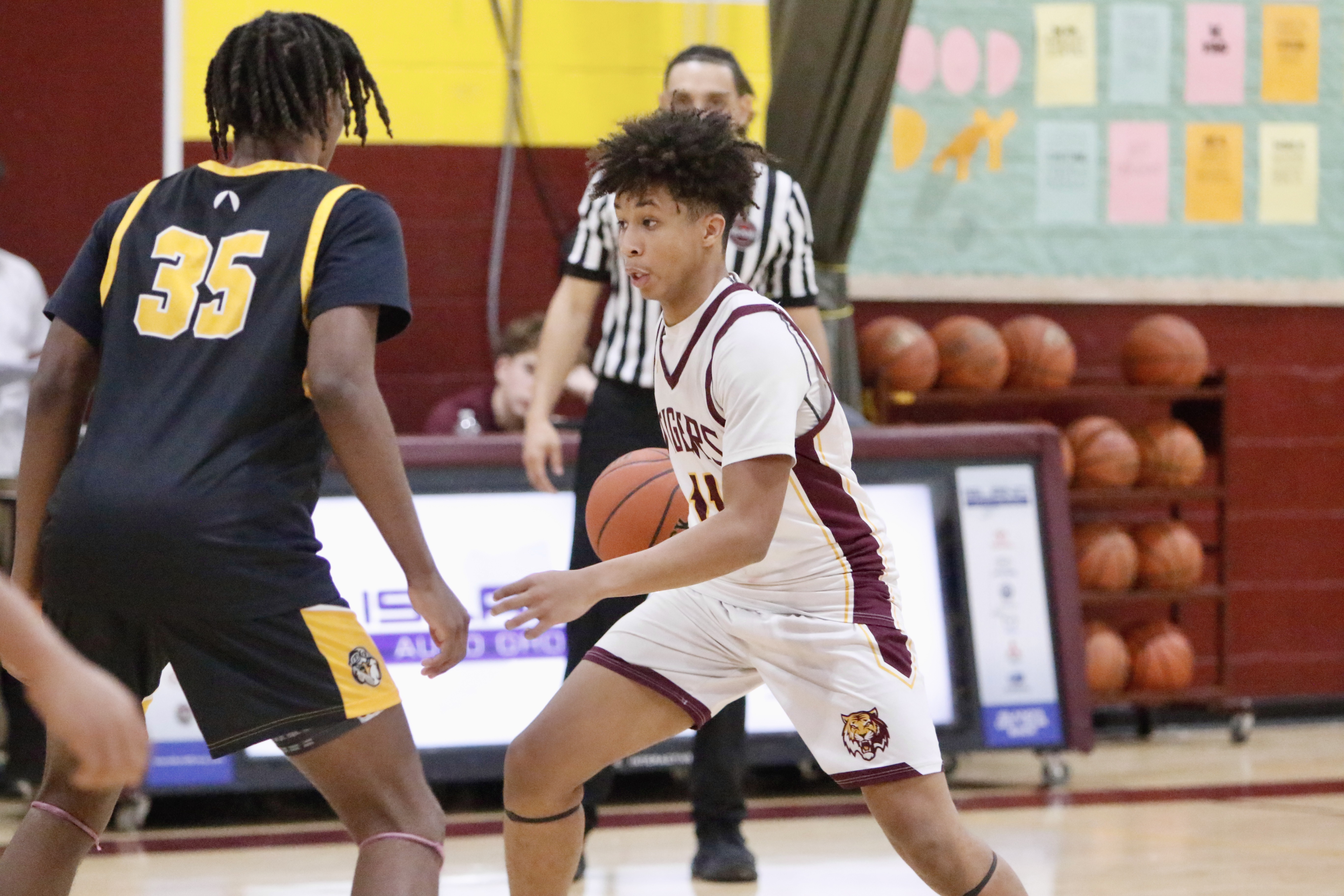 Staten Island Academy's Gabe Moschella looks to get by his defender during a matchup against Avenues on Jan. 14, 2025.