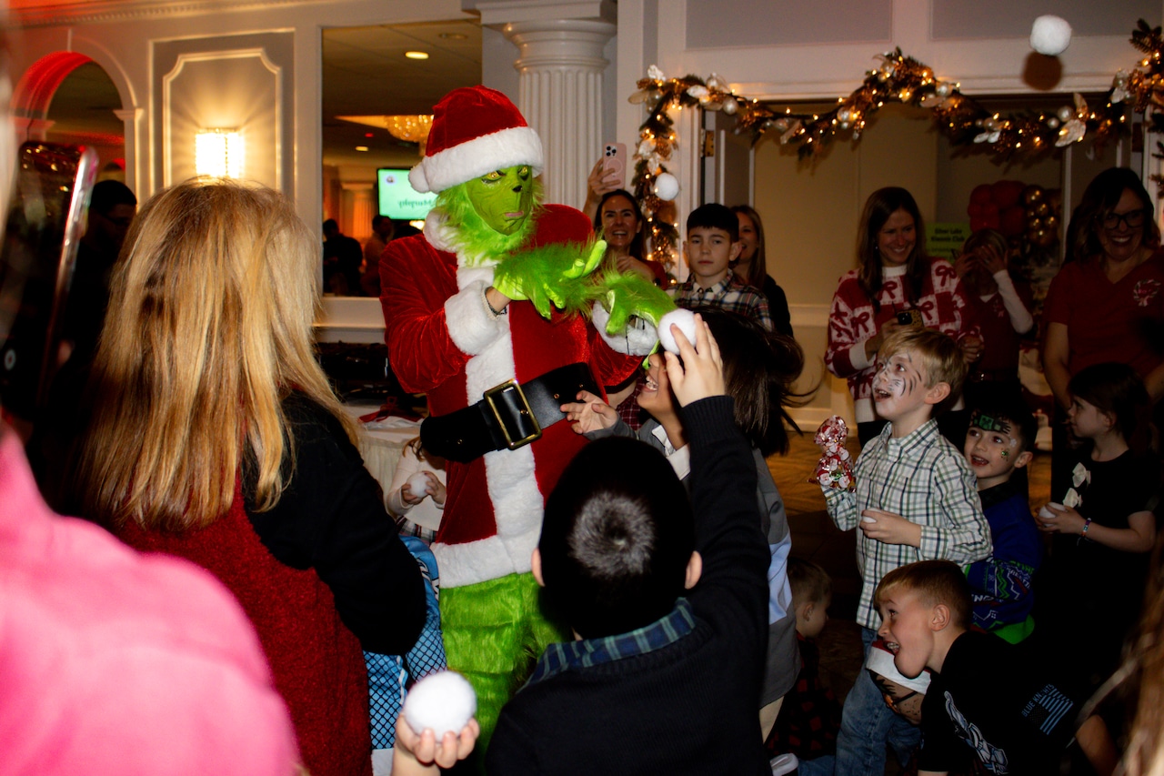 Photos with the Grinch at Silver Lake Kiwanis 2025 Santa Brunch