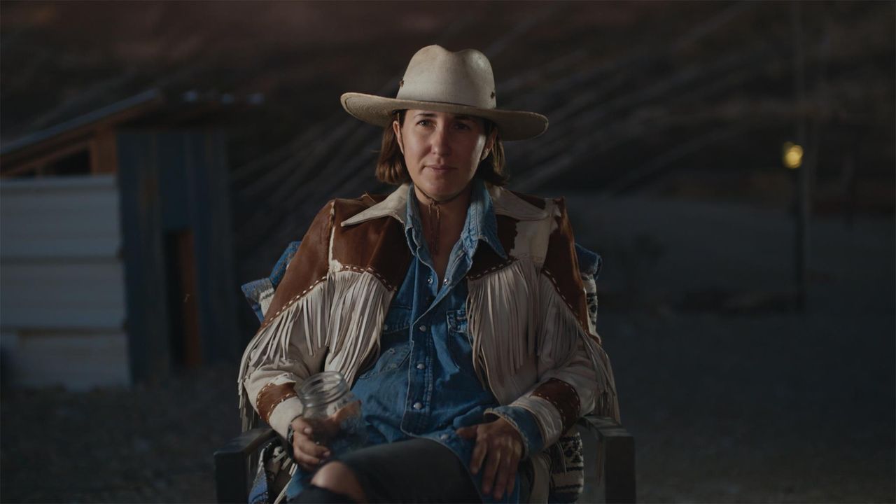 An Artist Seeks Reinvention by Living Off the Grid in “Far West”