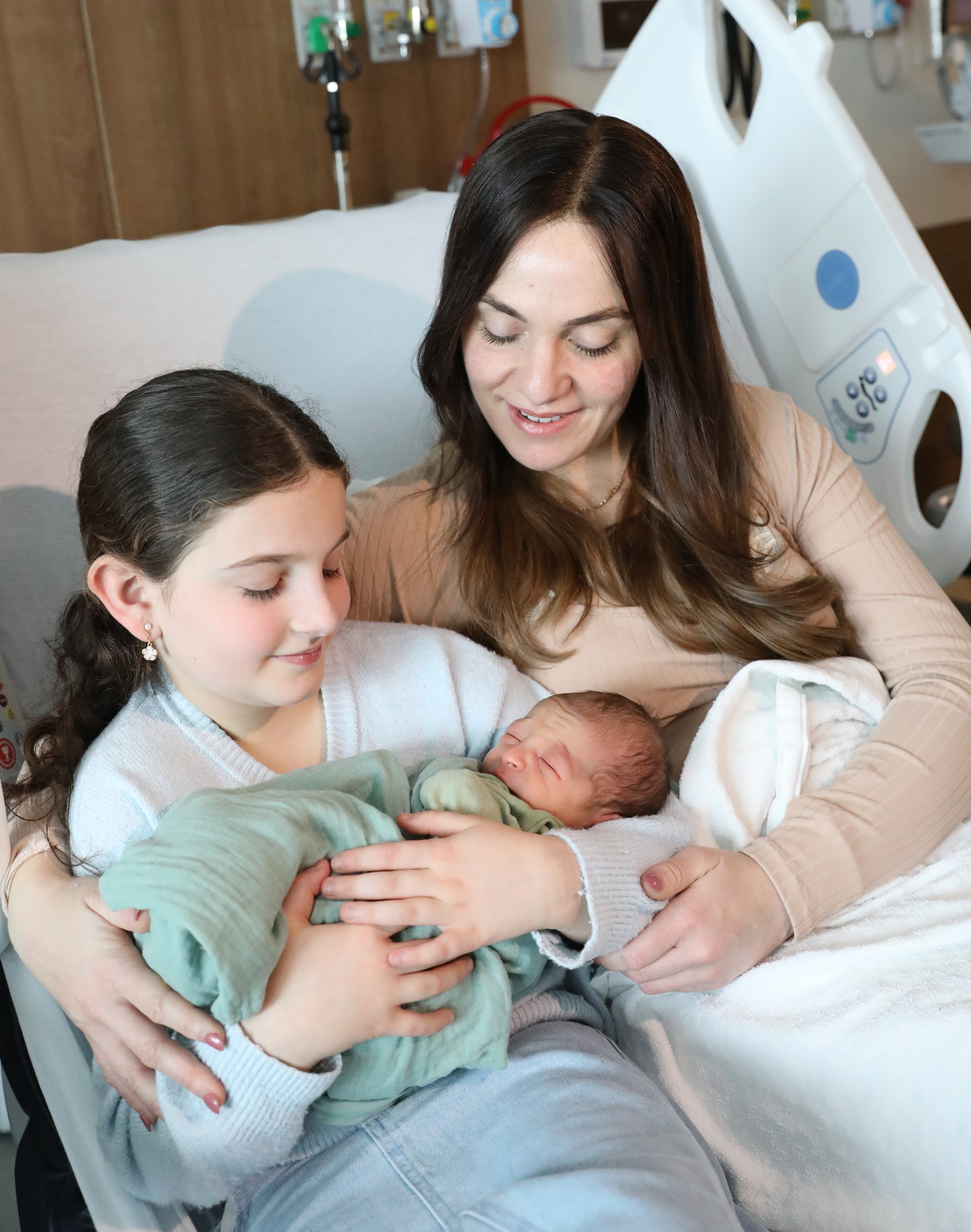Baby boy Green’s sister Zohar Liberow, 9 and mom, Chaya are so happy  at the start of this new year. (Advance/SILive.com | Jan Somma-Hammel)
